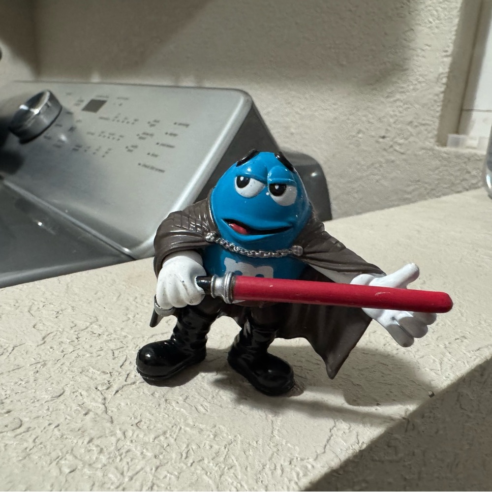 M&M's Star Wars Character Toy Set - Green, Red, Brown - Picture 7 of 7